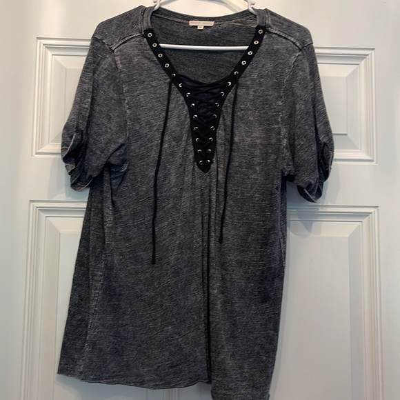 💜5/$25💜Gilded Intent top From Buckle - Picture 1 of 6